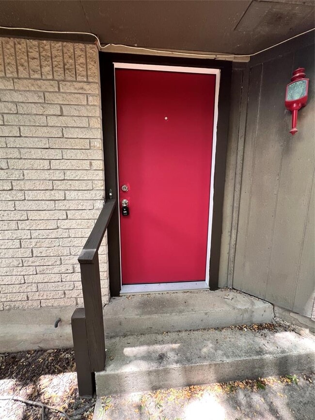 Photo - 1006 Milford Way