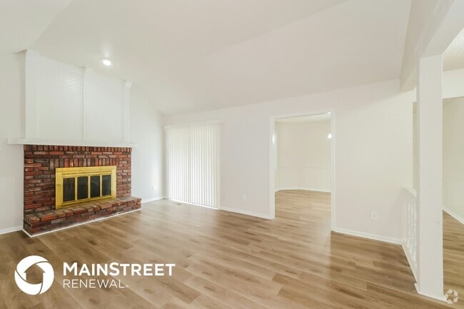 Building Photo - 1018 Silver Lake Dr Rental