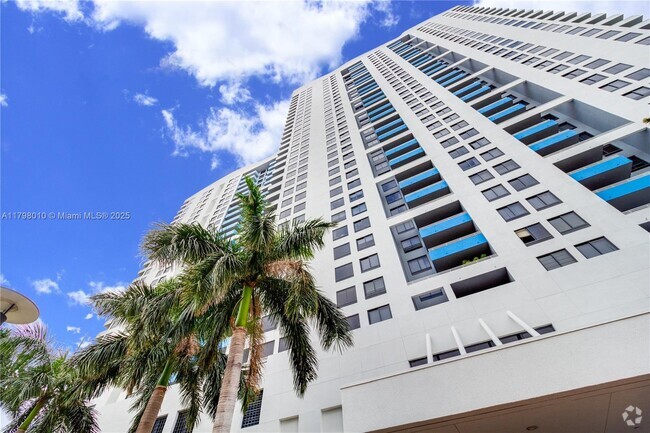 Building Photo - 1330 West Ave Unit 1514 Rental