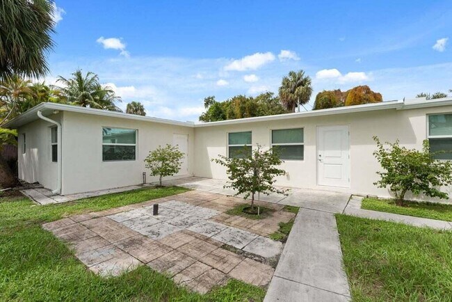 Photo - 121 S Lake Dr