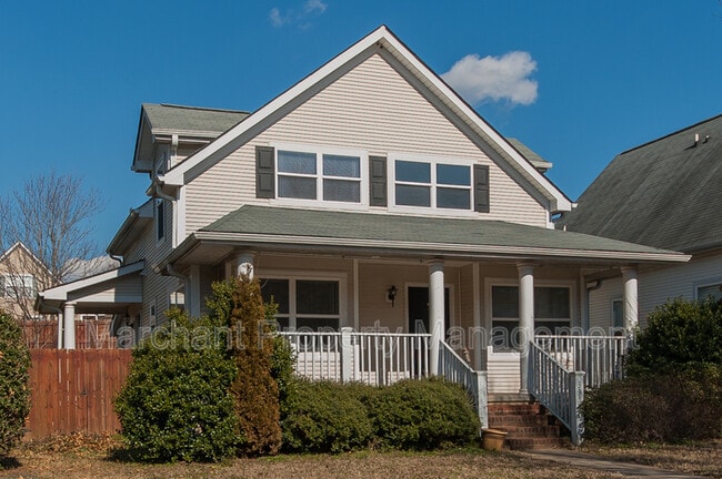 Photo - 335 Woodlark St