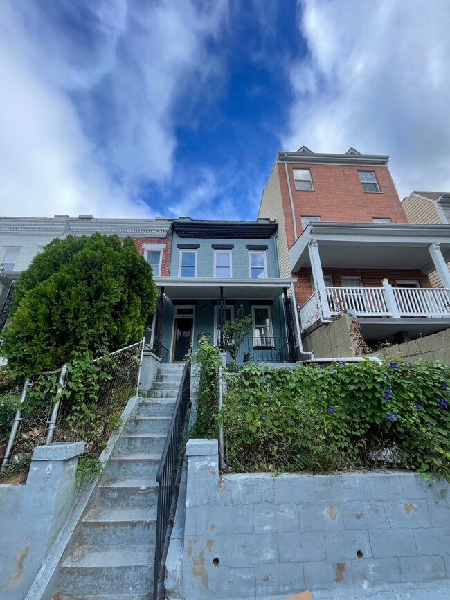 529 Irving St NW Unit 1