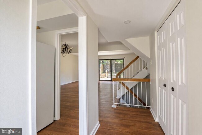 6049 Forrest Hollow Ln