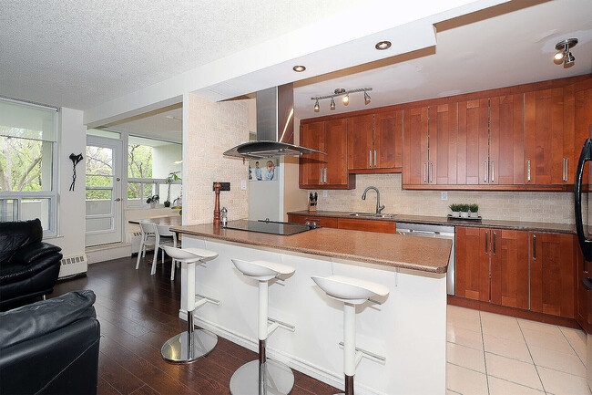 Building Photo - 65 Southport St Unit 703