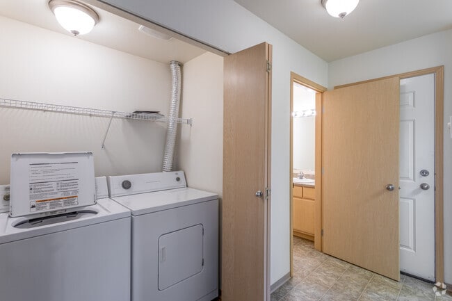 2BR, 2.5BA Townhouse - 1,100SF