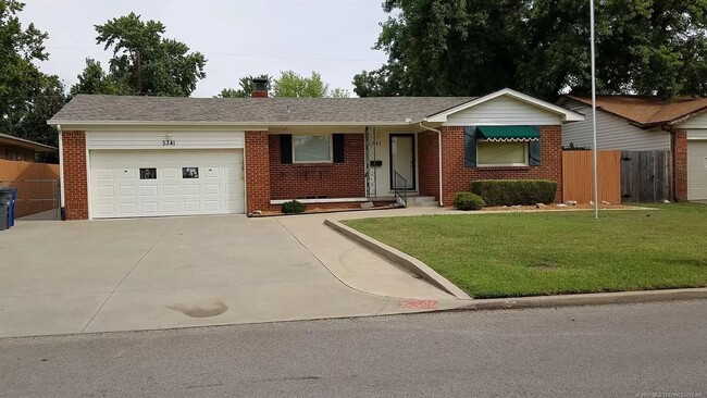 Building Photo - Updated & Renovated in Midtown! 3 Bedrooms... Rental