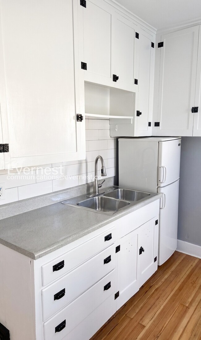 1147 Marion St Unit 4