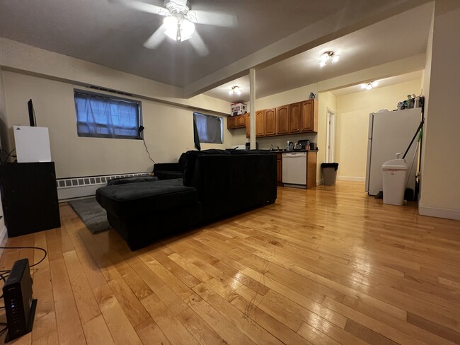 Photo - 1563 Beacon St Condominio