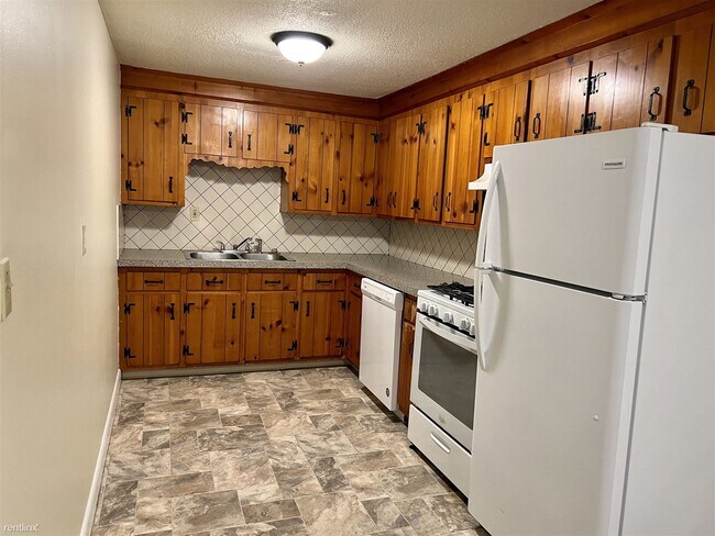 Photo - 469 Mount Hope Ave Unit 2