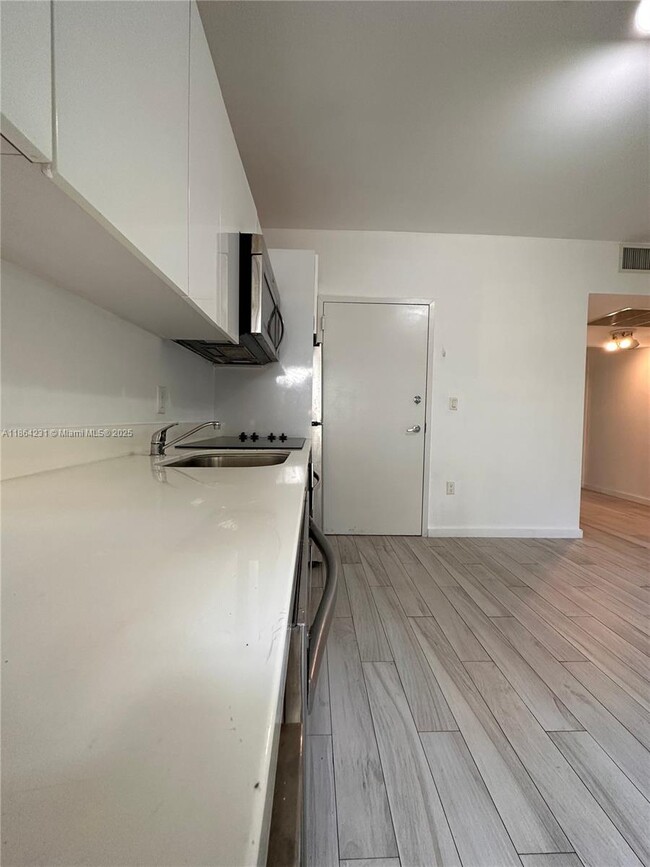 Photo - 1450 Meridian Ave Unit 103
