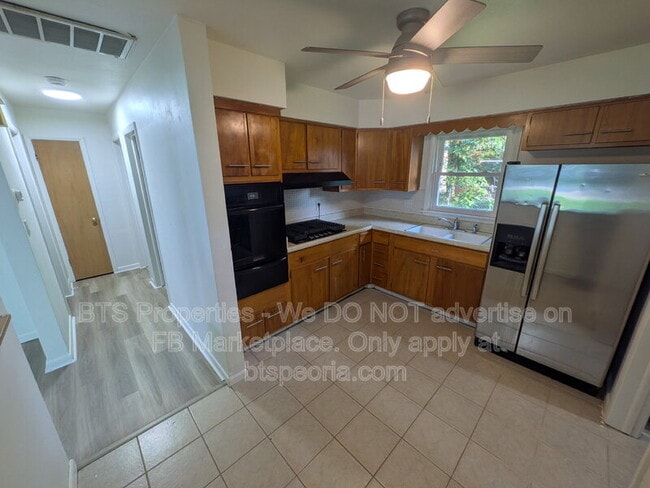Photo - 622 W Laclaire Ln