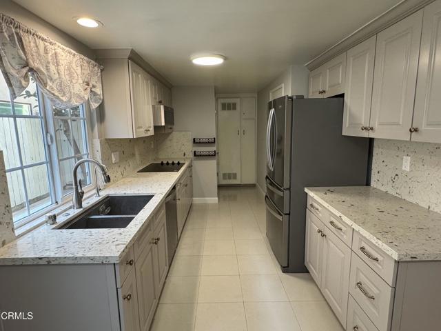 Photo - 327 E Live Oak St Townhome
