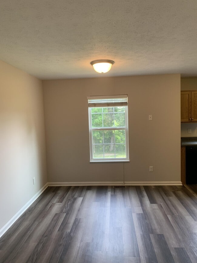 Photo - 307 Ivy Pointe Dr