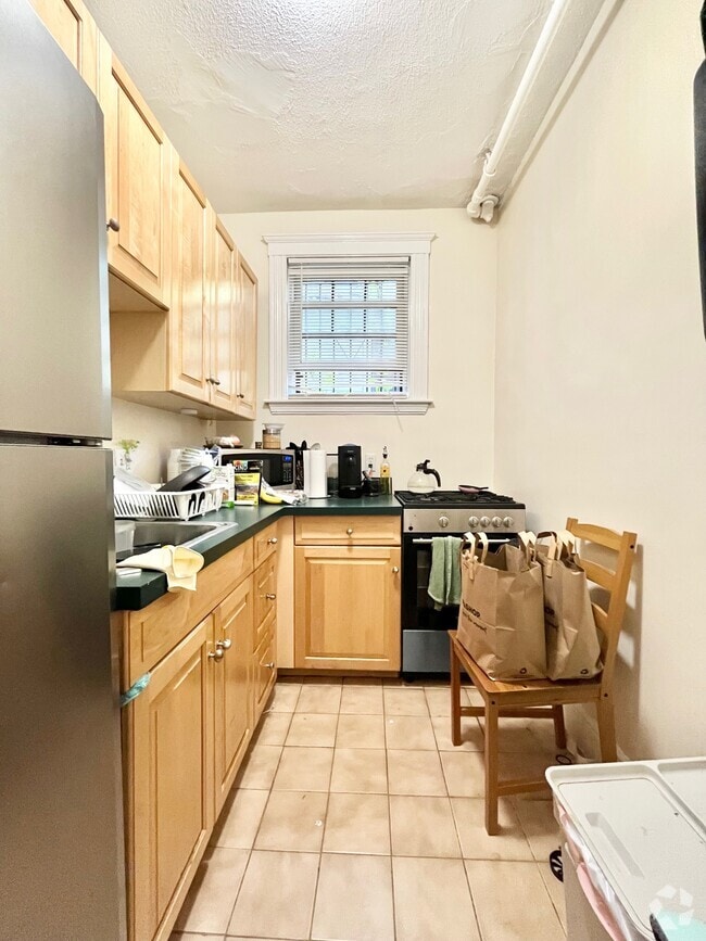 Building Photo - 32 Sidlaw Rd Unit 2 Rental