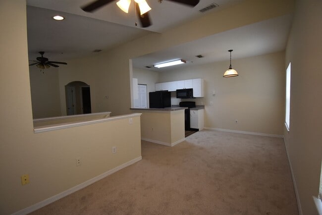 Photo - 1/1-Crescent Place at Lake Lotus! AVAILABLE NOW! Half off First FULL Month's Rent! Unit 205