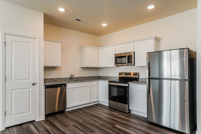 Building Photo - Fantastic 3bd/2ba home! Let yourself in!