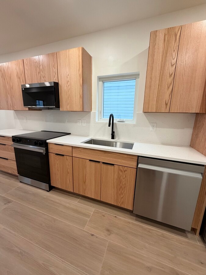 Photo - 1345 W 67th St