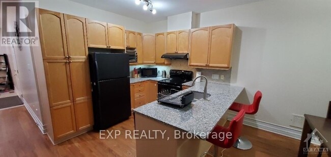 Photo - 324 Parkin Cir