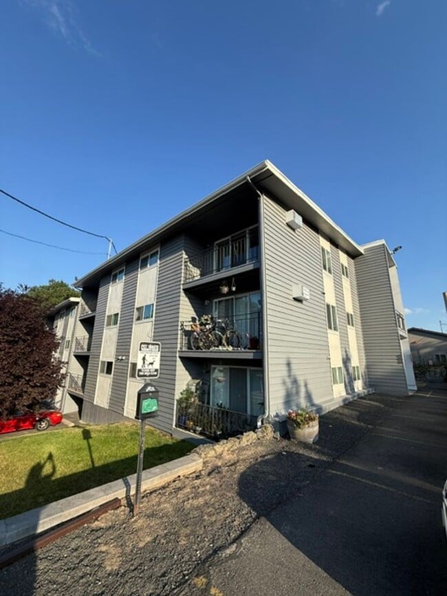Photo - Comfortable 1 Bed / 1 Bath Steps away from EWU Unit C