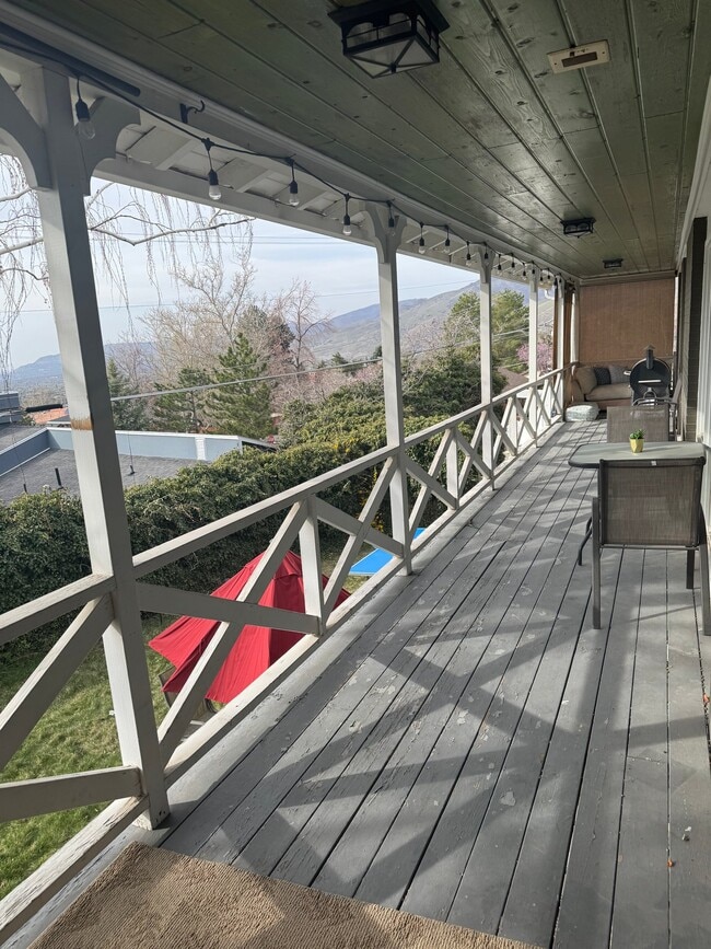 4570 Arcata Rd