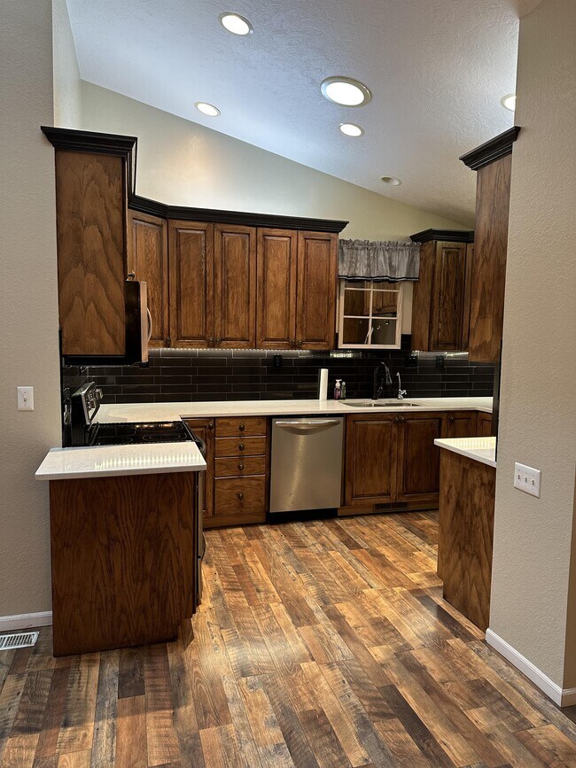 Photo - 435 46th Ave