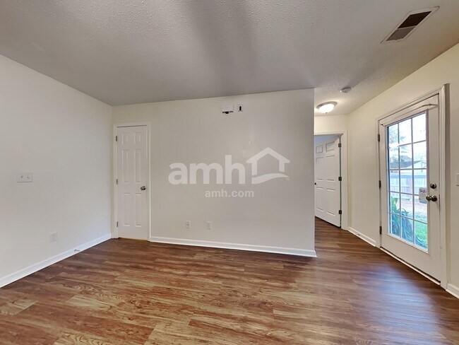 Photo - 119 Macallan Ct