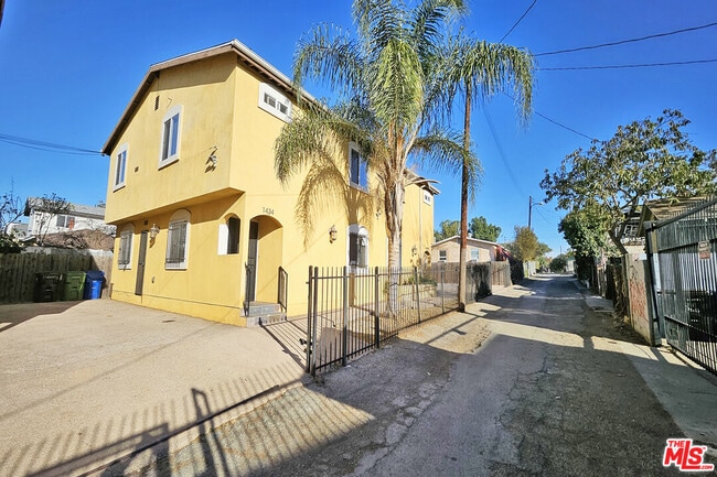Photo - 1434 Ricardo St House