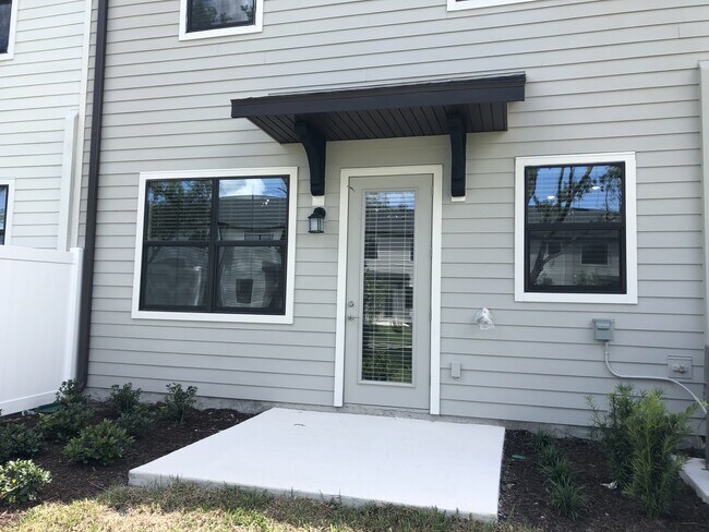 Photo - Newer 4/3.5 Townhouse at The Trails at Mos...