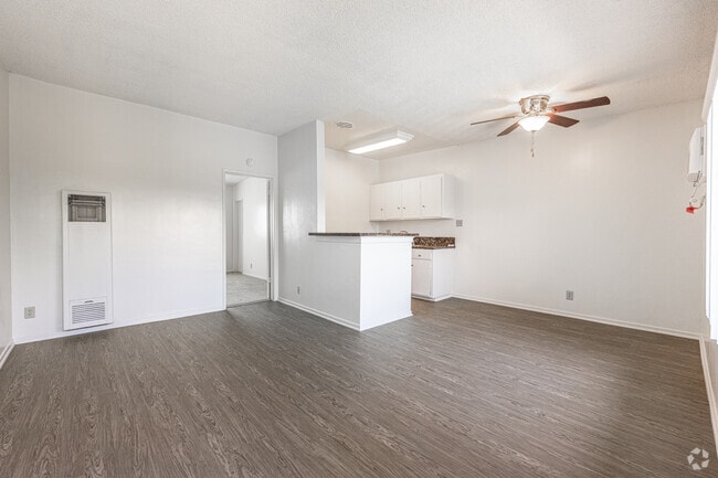 1BR, 1BA - 595SF - Dining Room