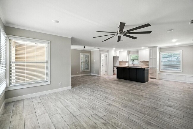 Photo - 4057 Stratford St