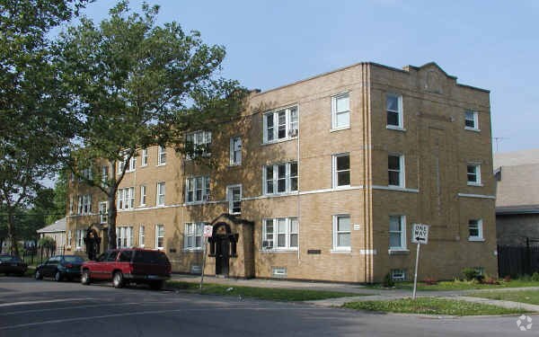 Photo - 2642-2650 N Kilpatrick Ave Apartments