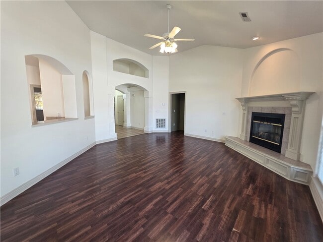 Photo - 302 Cross Creek Dr