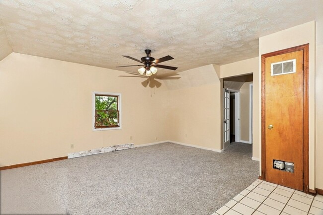 Photo - 52 1/2-118-112 Logan Ave Unit 118 1/2