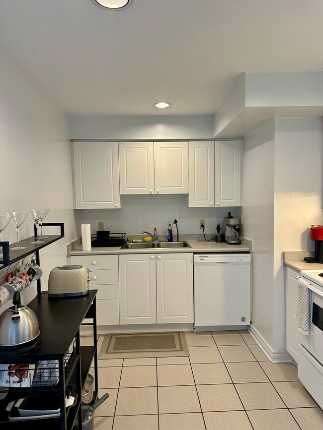 Photo - Summer Room for rent in a 3 bedroom Great apartment Unité 304