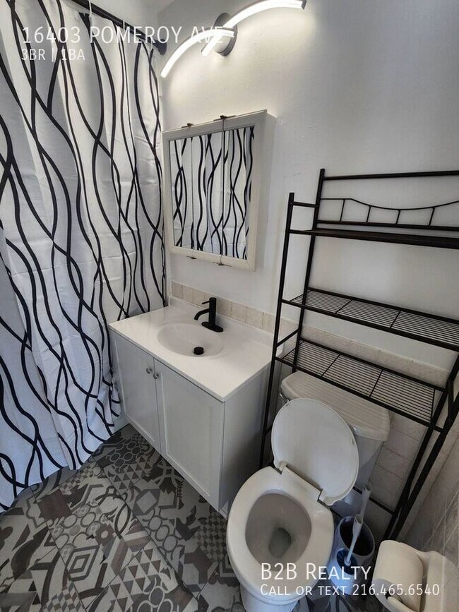 Photo - 16403 Pomeroy Ave