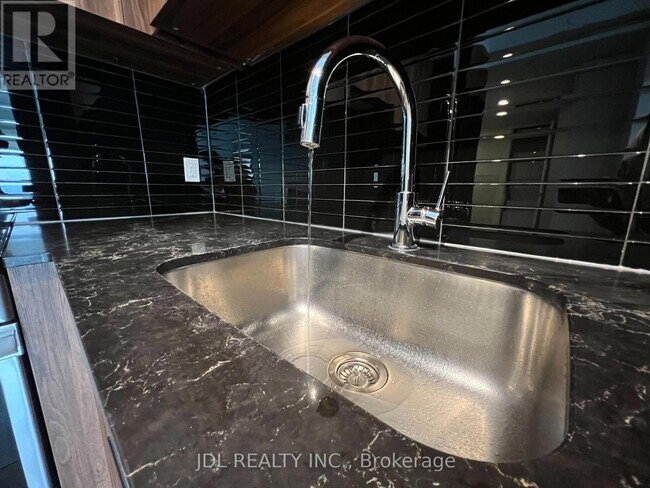 Photo - 501 Yonge St Unit 2612