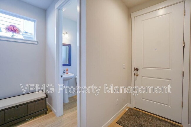 Photo - 18404 NE 43rd Ave