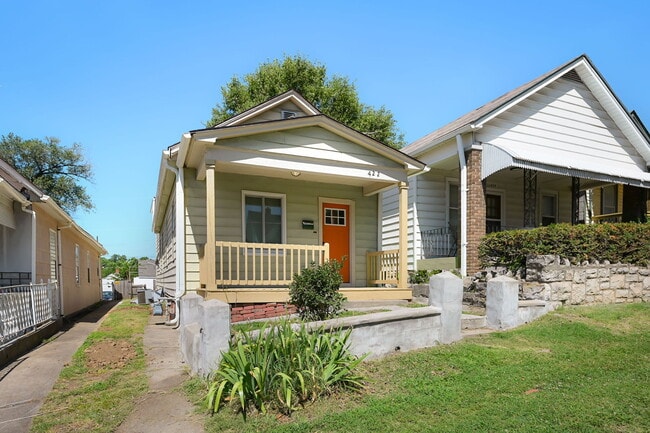 Building Photo - 422 N Thompson St