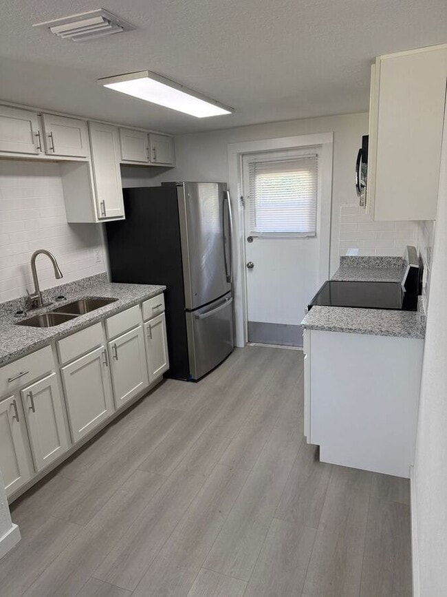 Building Photo - 9406 Goldenrod Rd Unit B