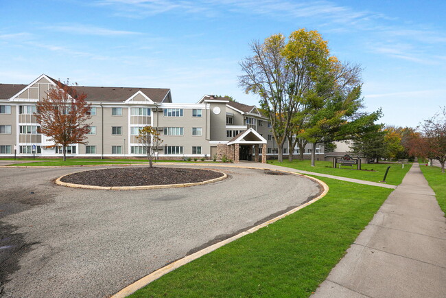 Exterior - Applewoods Apartments