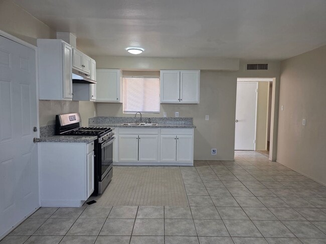 Photo - 2805 Cambria Ave