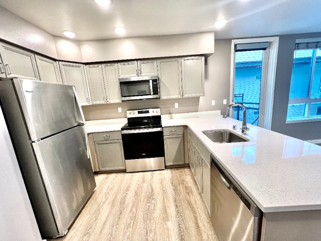 Photo - 2330 Yakima Ct Unit B304
