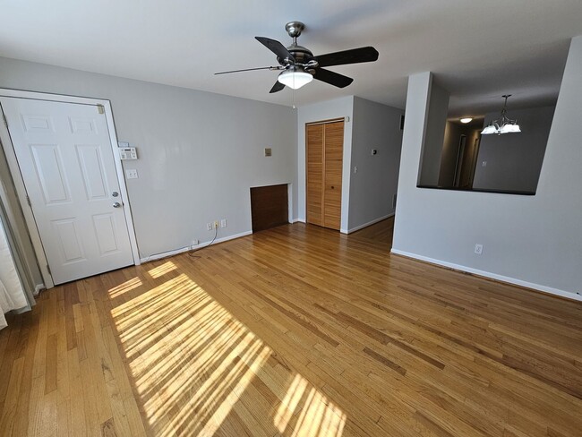 Photo - 1140 W Barry Ave Unit 1