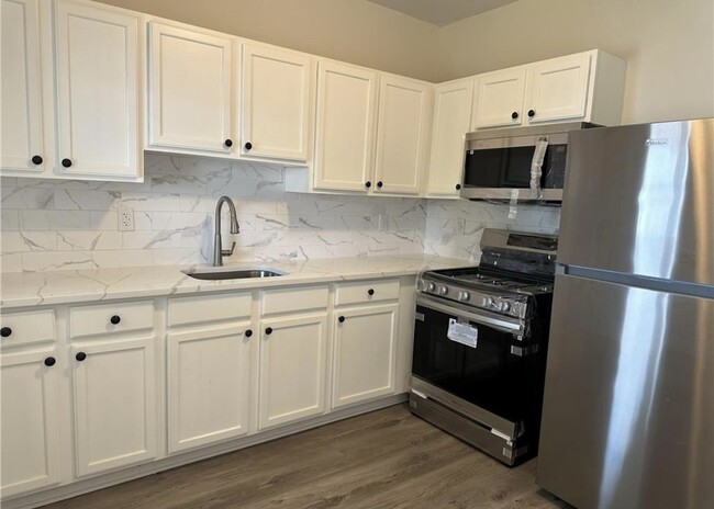 Kitchen - 1209 Mechanic St Townhome