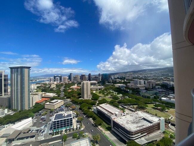 Building Photo - $2,400 1 Bed, 1 Bath, 1 Parking-One Archer Lane, High Floor with ocean/mountain views Unit 3705