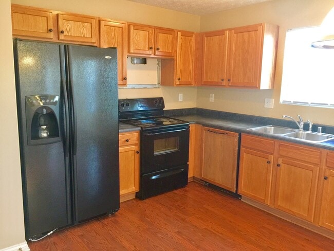 Photo - Beautiful Home in Quiet Cul-De-Sac Shelbyville! Basement!