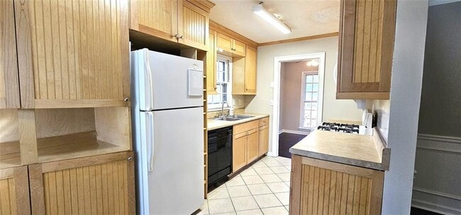 Photo - 1854 Oak Ridge Way NW