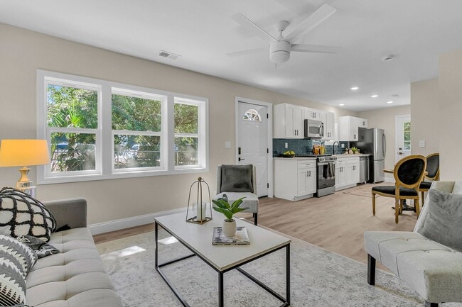 Photo - 635 Sequoia St