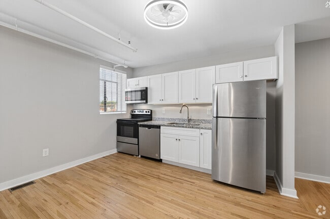 2BR, 2BA - 1,008SF - Kitchen
