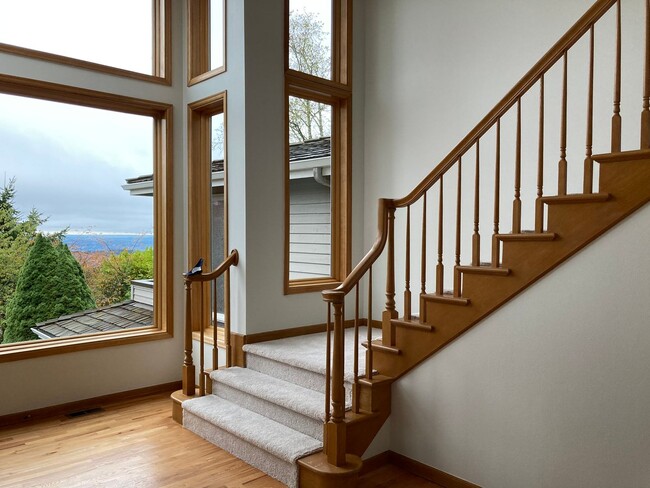 Photo - 3bd/3.5ba in Summit Executive Neighborhood